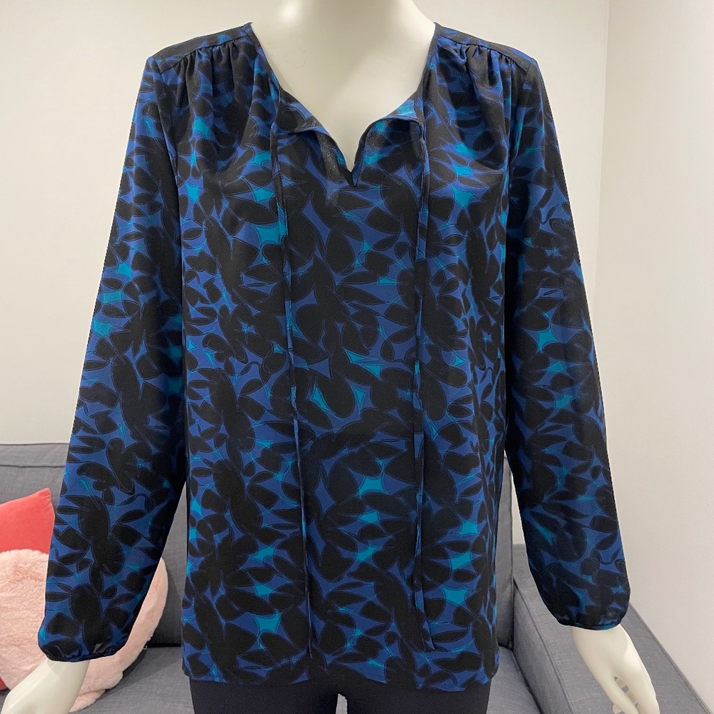 J. CREW Lightweight Blouse Size Medium Blue Black Floral Tie-Up Keyhole Neckline